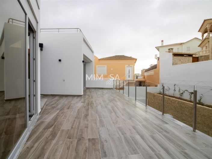 Image No.20-4 Bed House for sale