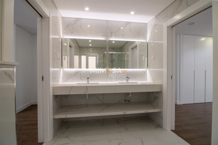 Image No.22-4 Bed House for sale