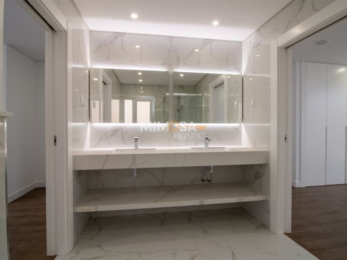 Image No.22-4 Bed House for sale