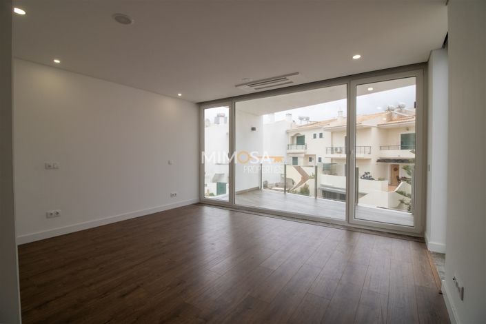 Image No.25-4 Bed House for sale