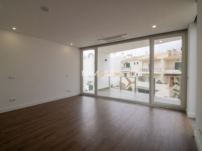 Image No.25-4 Bed House for sale