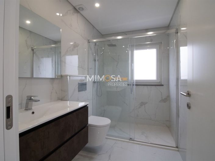 Image No.26-4 Bed House for sale