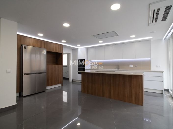 Image No.3-4 Bed House for sale