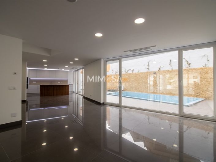 Image No.4-4 Bed House for sale