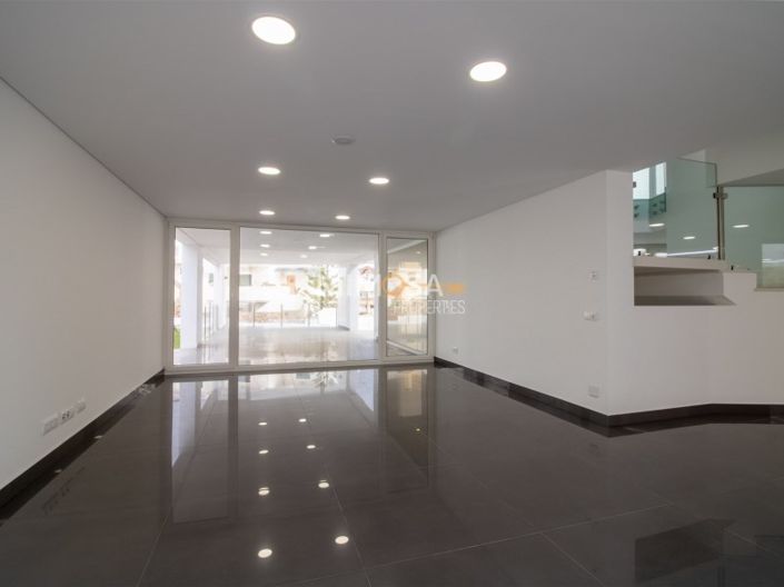 Image No.5-4 Bed House for sale