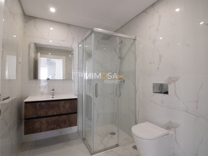 Image No.8-4 Bed House for sale
