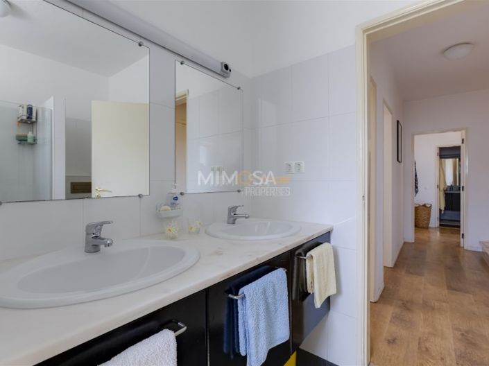 Image No.17-3 Bed House for sale