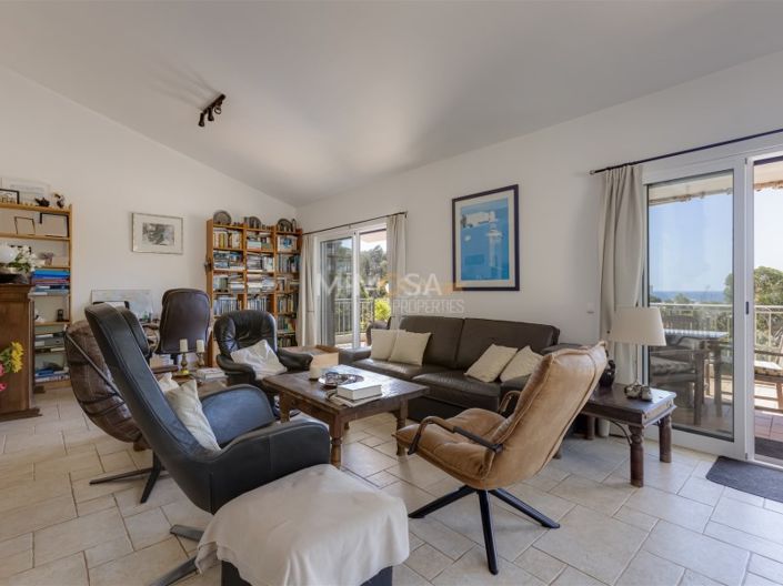 Image No.6-3 Bed House for sale