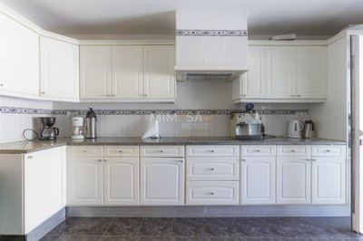 c144b887-321c-4ede-a296-dd13d433a5ae