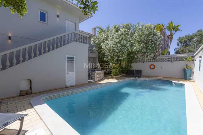 Image No.2-Maison de 7 chambres à vendre à Lagos