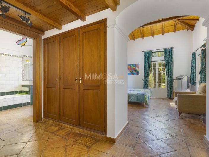 Image No.19-5 Bed House for sale