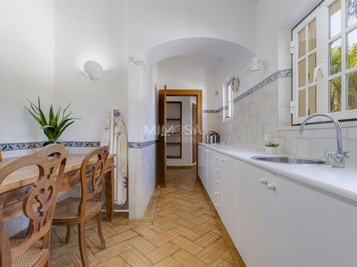 Image No.24-5 Bed House for sale