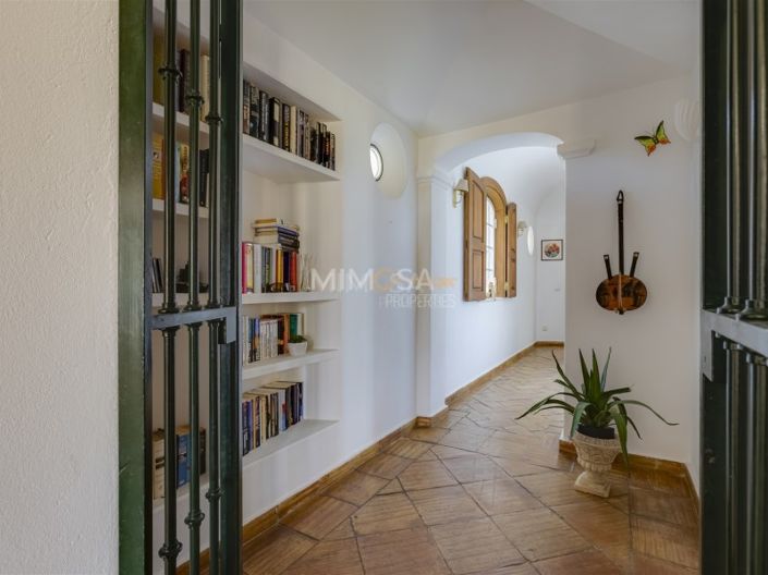 Image No.27-5 Bed House for sale