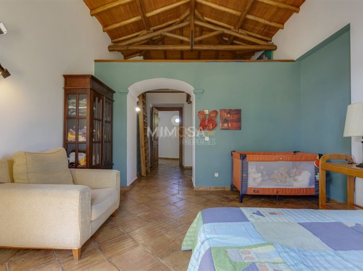 Image No.28-5 Bed House for sale