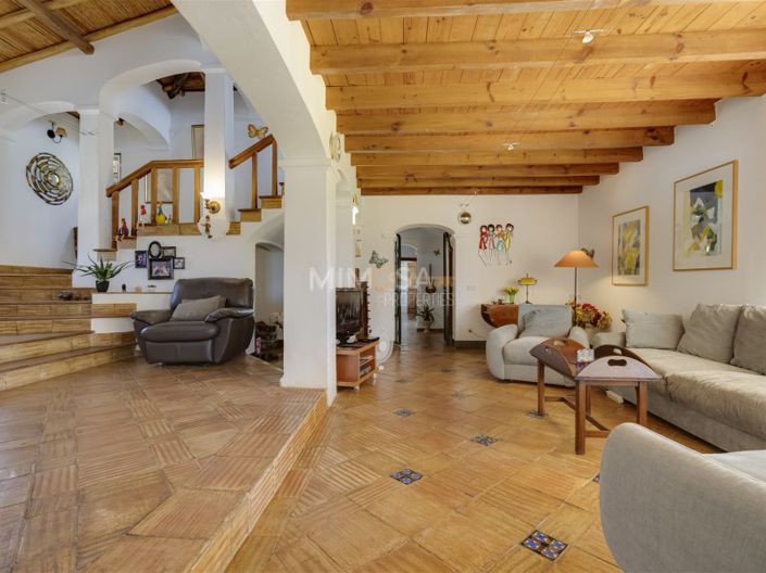 Image No.6-5 Bed House for sale