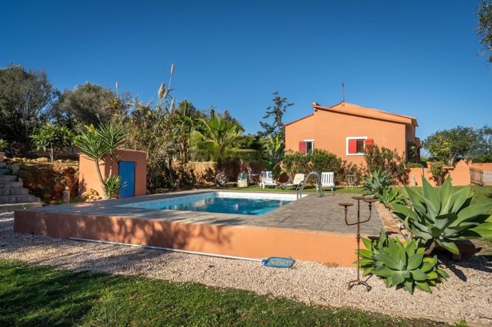 Image No.1-6 Bed Property for sale