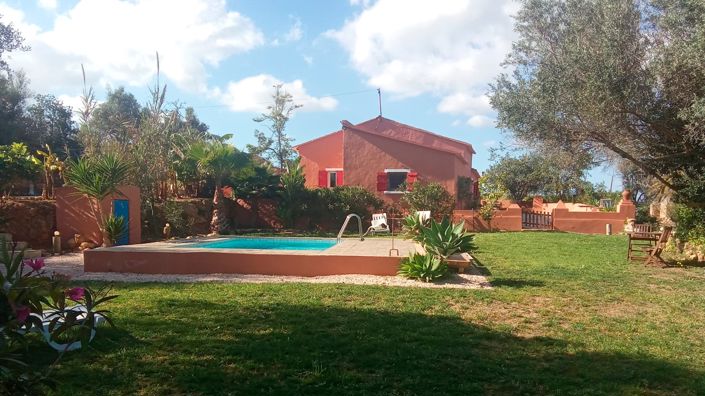 Image No.1-6 Bed Property for sale