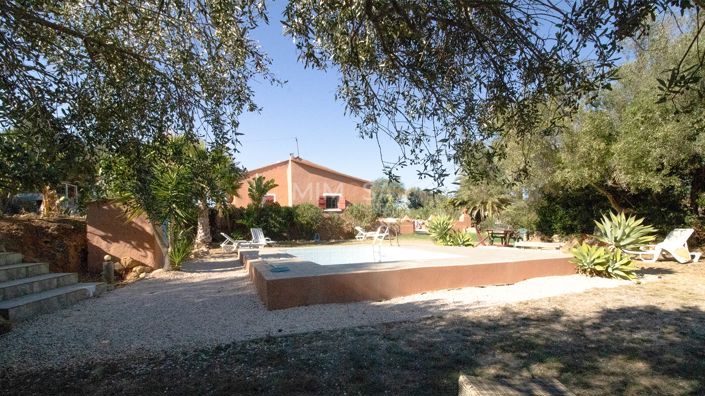 Image No.16-6 Bed Property for sale