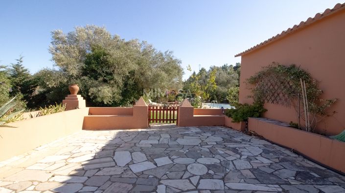 Image No.19-6 Bed Property for sale