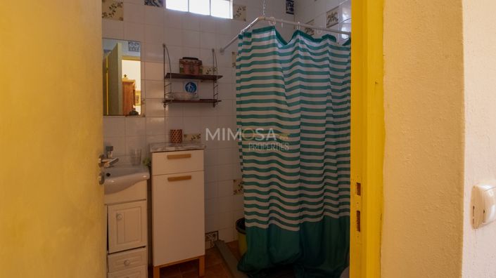 Image No.5-6 Bed Property for sale