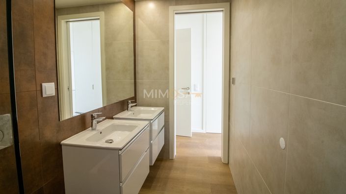 Image No.19-3 Bed Flat for sale