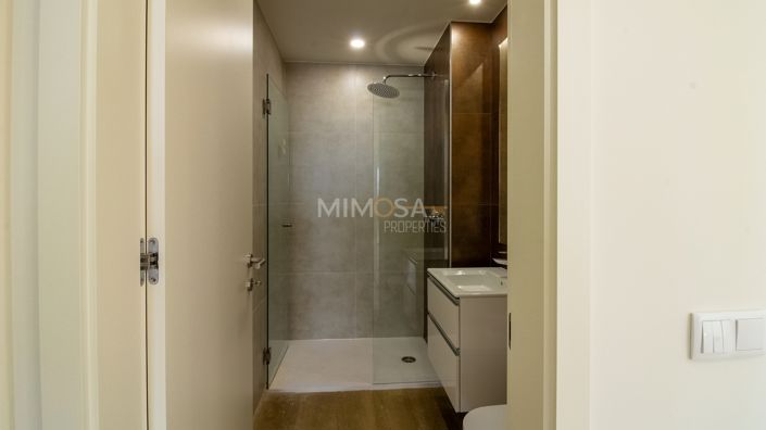 Image No.20-3 Bed Flat for sale