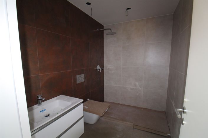 Image No.22-3 Bed Flat for sale