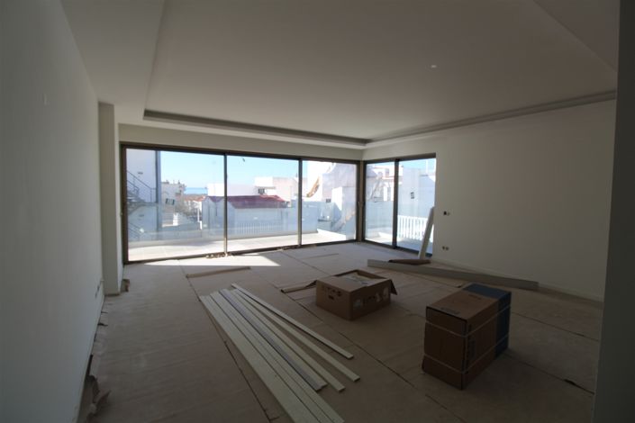 Image No.23-3 Bed Flat for sale