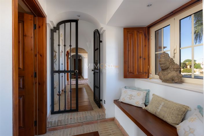 Image No.13-4 Bed House for sale