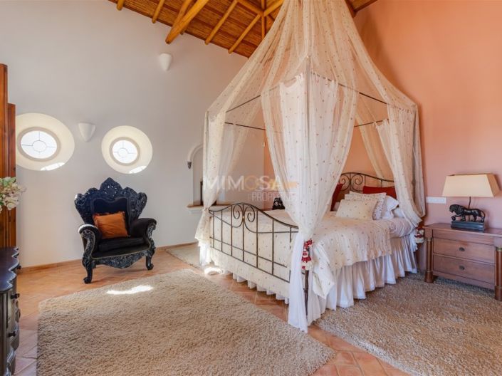 Image No.18-4 Bed House for sale