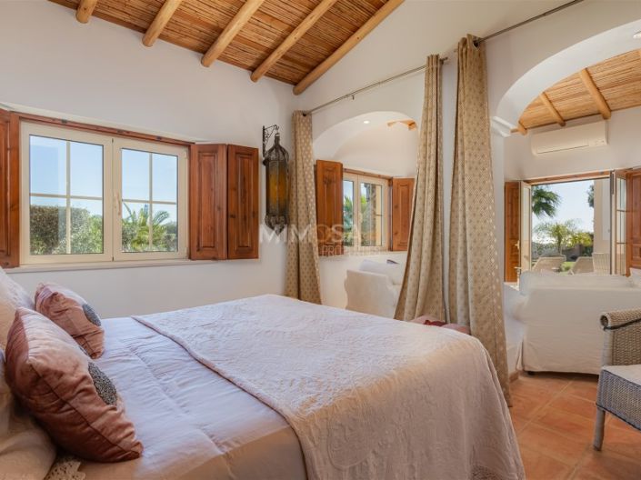 Image No.8-4 Bed House for sale