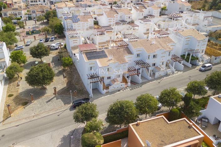 Image No.25-3 Bed Property for sale