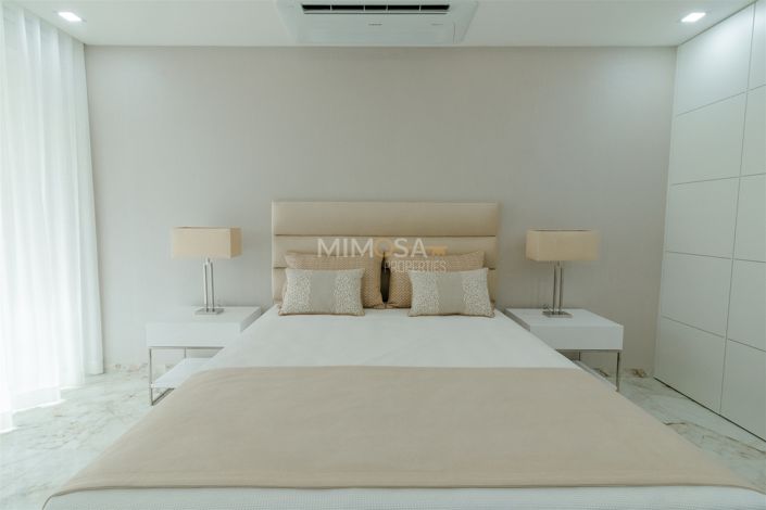 Image No.15-4 Bed Flat for sale