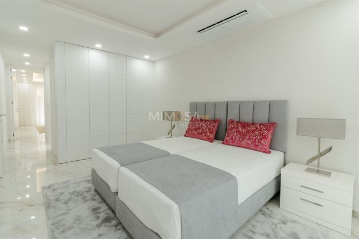 Image No.18-4 Bed Flat for sale