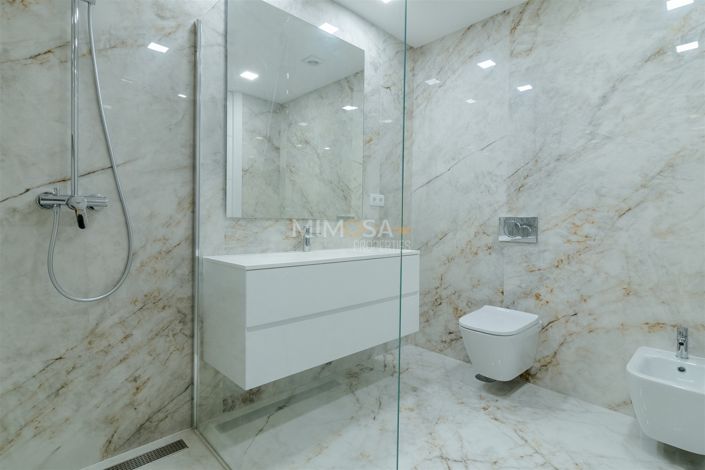 Image No.8-4 Bed Flat for sale