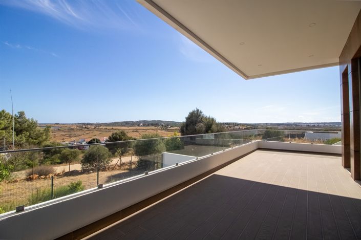 Image No.1-3 Bed House for sale
