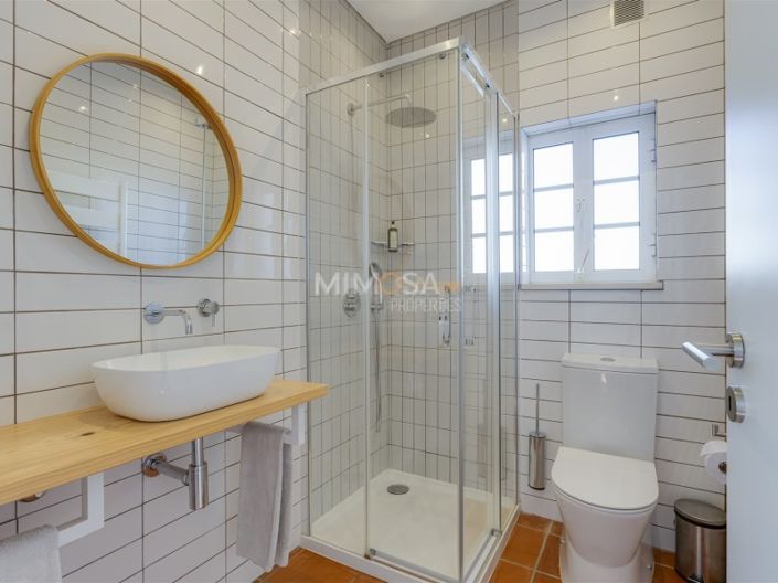 Image No.24-5 Bed House for sale