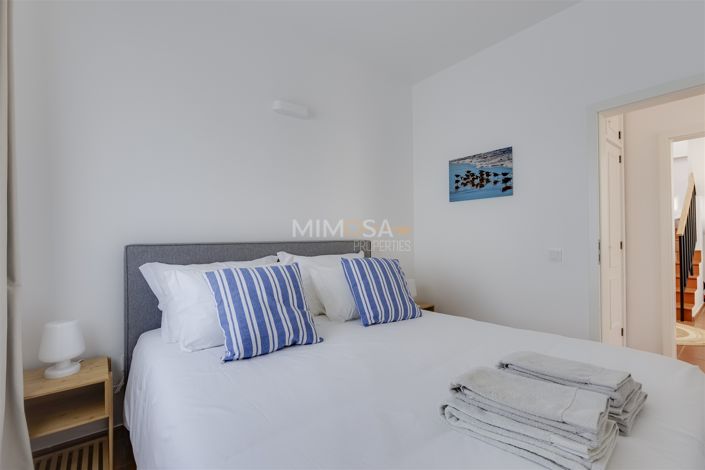 Image No.24-5 Bed House for sale