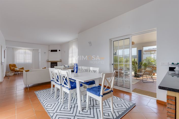 Image No.6-5 Bed House for sale