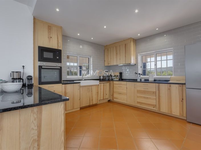 Image No.8-5 Bed House for sale