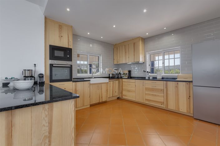 Image No.8-5 Bed House for sale