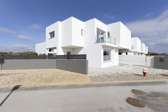 Image No.1-3 Bed Property for sale