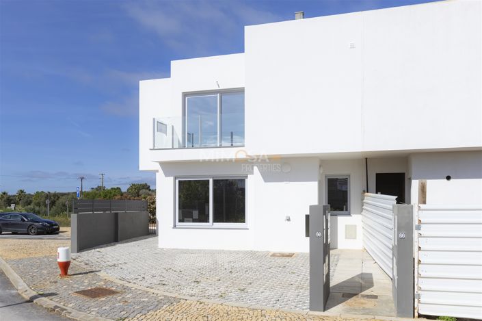 Image No.2-Propriété de 3 chambres à vendre à Lagos