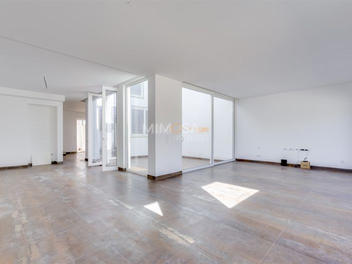 Image No.16-3 Bed House for sale