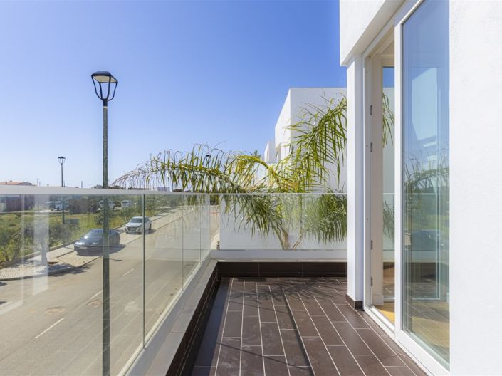 Image No.24-3 Bed House for sale
