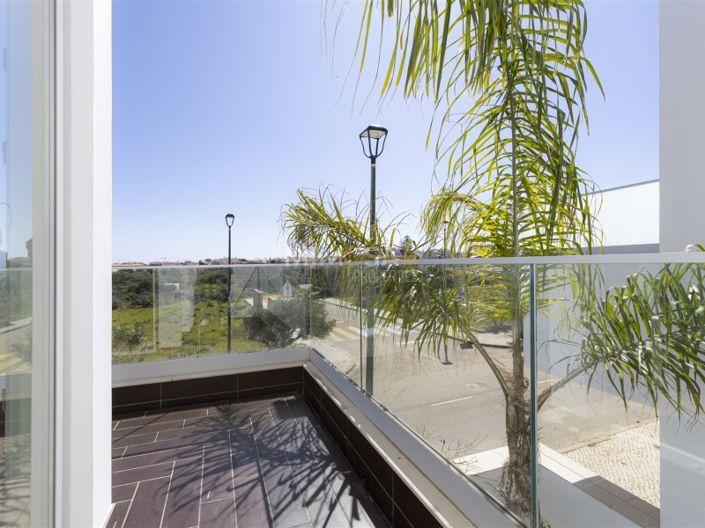 Image No.25-3 Bed House for sale