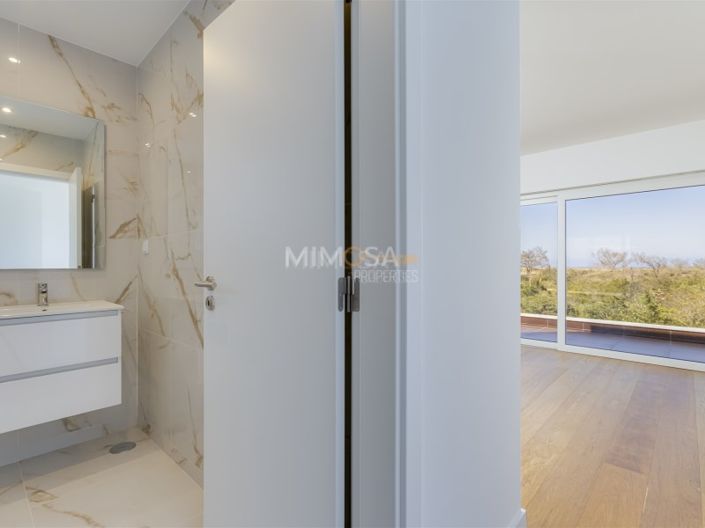 Image No.30-3 Bed House for sale
