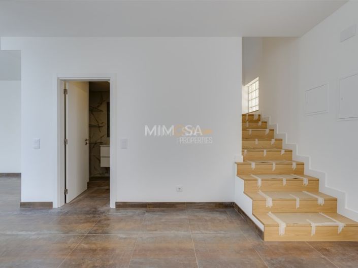Image No.6-3 Bed House for sale