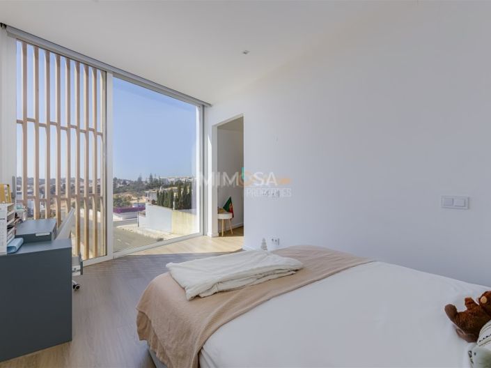 Image No.12-4 Bed House for sale