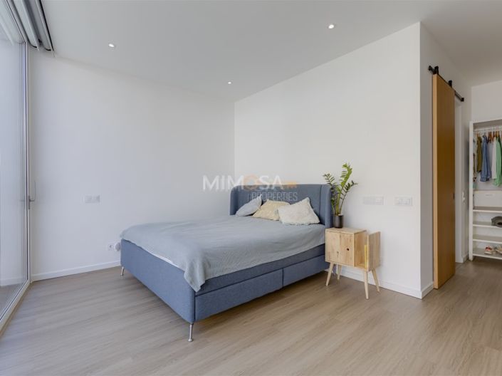 Image No.14-4 Bed House for sale